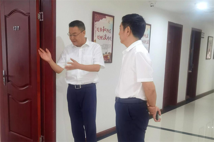 省供銷社黨組成員、機關(guān)黨委書記李先明帶隊檢查指導棉麻集團安全生產(chǎn)工作